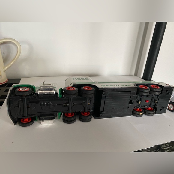 1995 HESS TRANSPORTER & RACE CAR - Picture 7 of 7